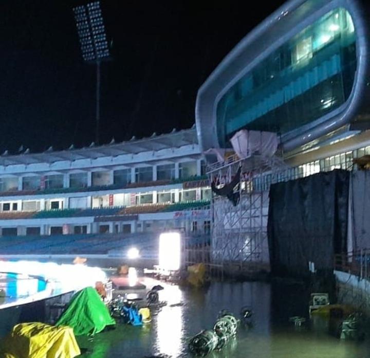 રાજકોટ ખંઢેરી સ્ટેડિયમમાં પાણી ભરાયા, વરસાદના કારણે ક્રિકેટ રસિકો મુંઝવણમાં મુકાયા